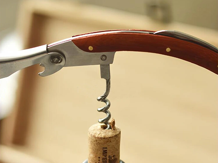 Ritus modum vinum ferro utrem opener