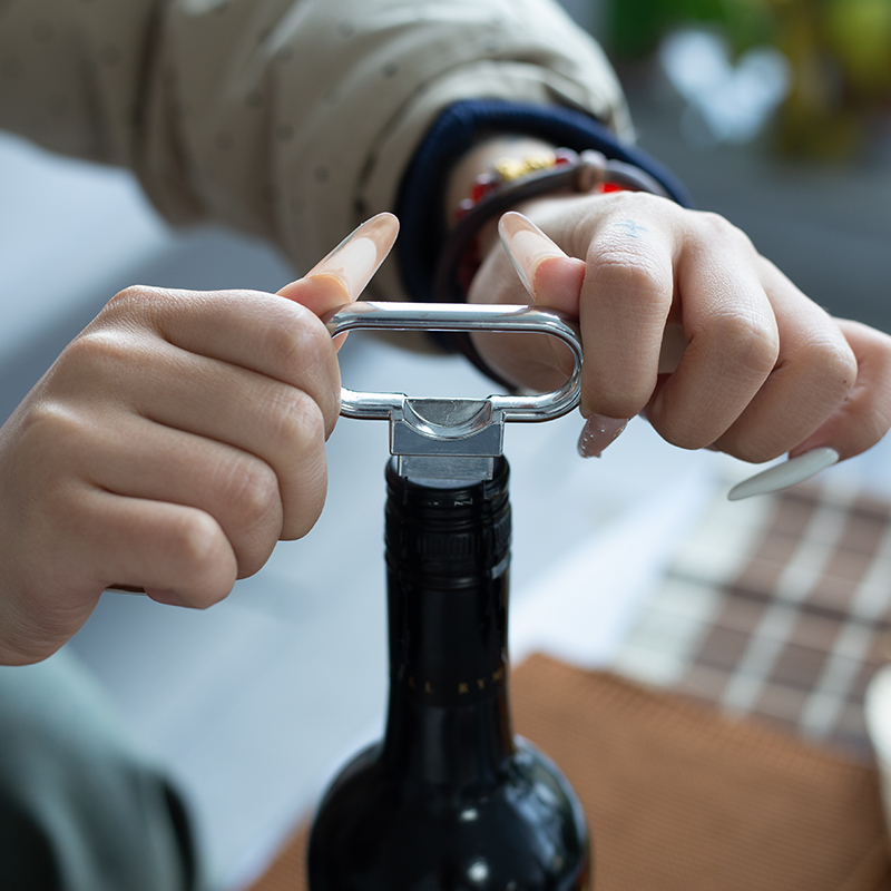 Cur Wine Professionals and Collectors Elige Vintage Economy Wine Bottle Openers?